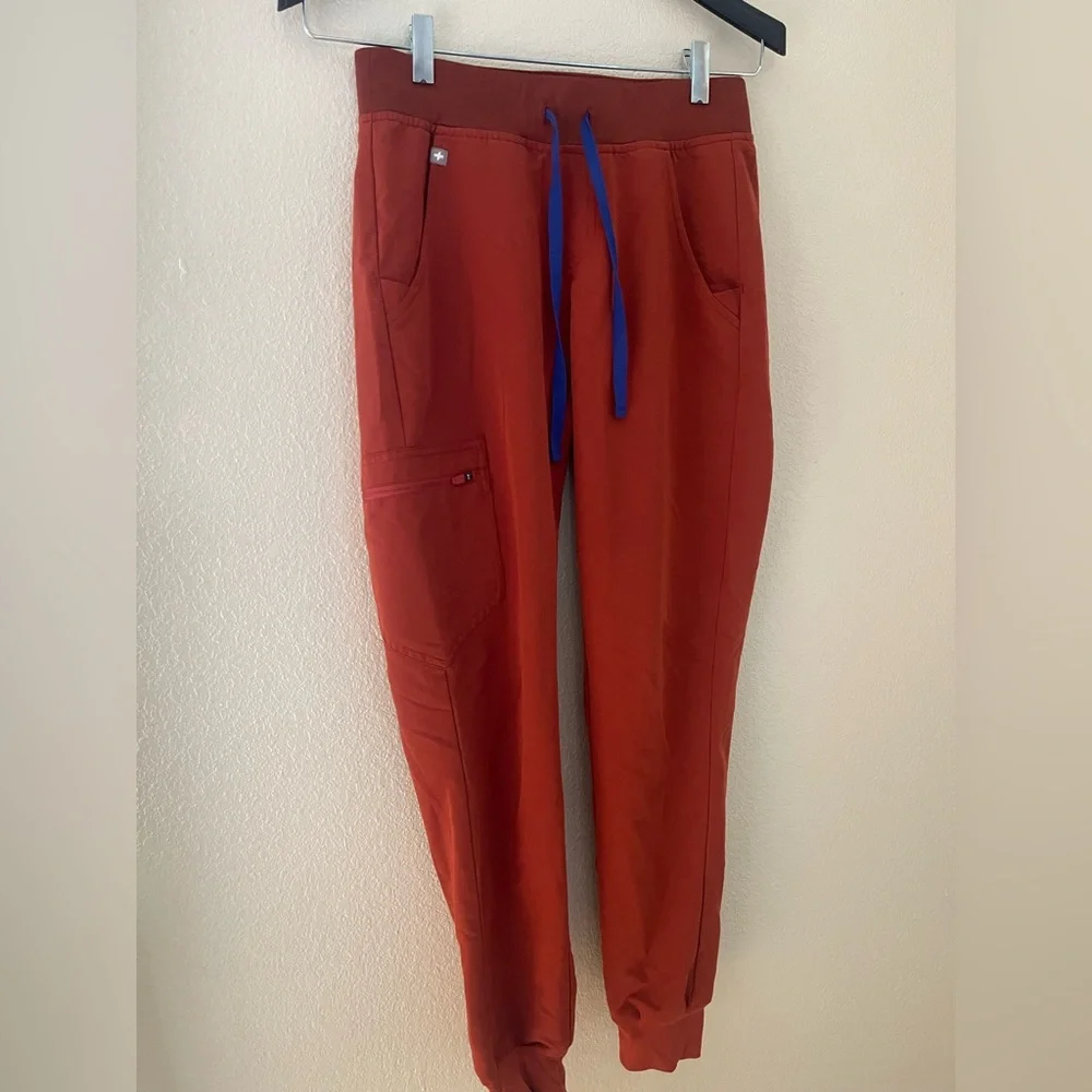 Figs XS SET IN AUBURN